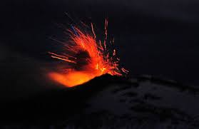 El volcán copahue tiene 2.997 metros de altura y está ubicado en el noroeste de la provincia de neuquén, en la frontera con chile y a unos 1.200 kilómetros al sudoeste de buenos aires. Alerta Roja Por Actividad Del Volcan Copahue Alerta Roja Por Actividad Del Volcan Copahue Nacional 24horas
