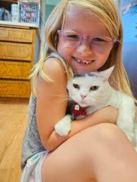 1 yrs ago Bella doing her work make clean the Table love ❤️ bella