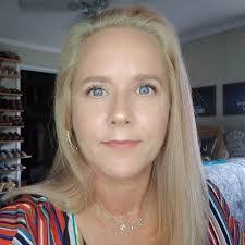 Katherine Bennett's Instagram, Twitter & Facebook