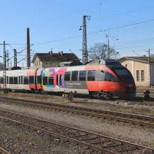 Freilassing 15 Marz 2020 S Bahn Der Obb Aus Salzburg Vor Der Lokwelt Freilassing Mehr Unter Https Www Atishop De De Galerie Beitrag Galerie Freilassi In 2020 Train