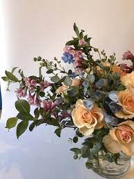 I've used the retail stand and online delivery service for quite some time now and have genuinely never been disappointed. Flowers Near Me Luna Vinca