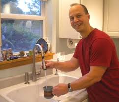 why kitchen faucets splash