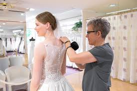 Kurze brautkleider standesamtkleider brautkleider für schwangere schlichte brautkleider brautkleider gillne.de bietet tolle billige brautkleider 2021, und kleider für besondere anlässe an. Boutique Chez Janine Brautmode Brautkleider Und Festmode Fur Sie Und Ihn Anderungen