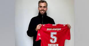 Het laatste fc twente nieuws, de uitslagen, het programma, de topscorers en natuurlijk de transfergeruchten: Stefan Thesker Stiftet Sein Getragenes Fc Twente Enschede Trikot
