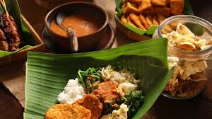 Nasi•ayam goreng•tempe goreng•kacang panjang rebus•toge rebus•cabe merah•cabe rawit•bawang putih. Sejarah Pecel Diceritakan Dalam Babat Tanah Jawi Jadi Simbol Perjalanan Dan Kesederhanaan Tribun Travel