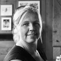 Ellen Moos's Instagram, Twitter & Facebook