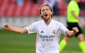 Лука модрич / luka modric. On Kak Geroj Komiksov Odinoko Smotryashij S Kryshi Na Gorod Kotoryj Tolko Chto Spas Modrichu Uzhe 35 Nam Nado Uspet Im Nasladitsya Tomorrow29 10 Blogi Sports Ru