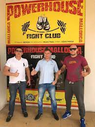 Beginnen zwei tatverdächtige grundlos einen mitarbeiter einer sicherheitsfirma in der diskothek megapark in palma de mallorca anzugreifen, sodass er bewusstlos zu boden fällt. Benjamin Brinsa Powerhouse Mallorca Ballern Am Ballermann Imperiumfightteam Worldwide Facebook