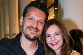 Γονείς για πρώτη φορά οι δύο βουλευτές του συριζα μακριά από τα φώτα της δημοσιότητας η βουλευτής του συριζα έφη αχτσιόγλου έφερε στον κόσμο τη δευτέρα, σε μαιευτήριο της αθήνας, ένα υγειέστατο αγοράκι.η ίδια και ο. Efh Axtsiogloy Mas Systhnei Ton Aderfo Ths Pics Vipnews