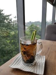 Secangkir wedang jahe tidak hanya nikmat untuk diminum, tetapi juga memiliki banyak manfaat kesehatan. Wedang Jahe With View Picture Of Kopi Legit Cafe Resto Jakarta Tripadvisor
