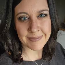 Kari Dupont's Instagram, Twitter & Facebook