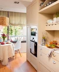 En algunas casas hay una habitación destinada a este fin, pero la reducción en el tamaño de los pisos ha hecho que muchas veces esta parte sirva para diferenciar la cocina y el salón. Ideas Para Decorar Una Cocina Comedor En 2020 Reformas De Cocinas