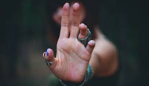 Salah satu penyebab gatal di jari tangan yang menandakan kondisi medis tertentu, yaitu dermatitis kontak, gangguan yang dapat terjadi akibat iritasi kulit. 7 Jenis Garis Tangan Calon Orang Kaya Tokopedia Blog