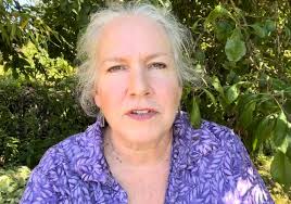 Hello, I'm sorry it's taken me so long to introduce myself. I'm a classical  violist, mainly using Baroque (early) instruments, and I play viola  d'amore, nyckelharpa, and violin as well. I'm slowly