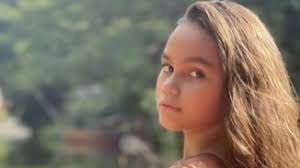 6 Potret Chloe Lynch, Putri Melaney Ricardo yang Mulai Jago Ngehost