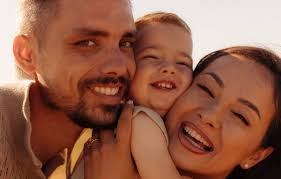 Cum arată Isaia, băiețelul cel mic al Vlăduței Lupău. A împlinit un an, iar  familia a realizat o ședință foto specială