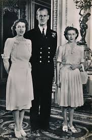 Le panneau de piccadilly circus affiche un hommage au prince philip, duc d'édimbourg, le 9 avril 2021, après l'annonce de son. Les Sacrifices Du Prince Philip Apres Que Sa Femme Elizabeth Est Devenue Reine