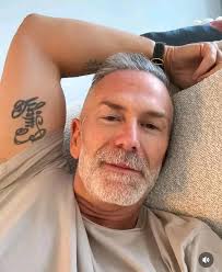 I am 36 years old and from London. I am ready to travel to any country. ❤️  😍