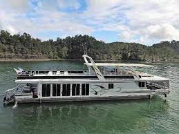 1997 gibson 41 cabin yacht this gibson 41 cabin yacht walk around is a great weekend live aboard! Fantasy 19 X 86 Houseboat For Sale In Lake Cumberland Kentucky View Pictures And Details Of This Boat Or Search F House Boat House Boats For Sale Barge Boat