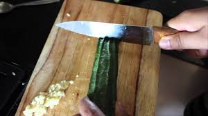 Tumis bawang putih hingga harum. Sup Oyong Youtube