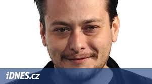 Hvězda z Terminátora nemůže být se synem. Klukovi našli v těle drogy