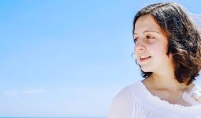 La felicidad se puede encontrar hasta en los momentos más oscuros, si uno  recuerda encender la luz