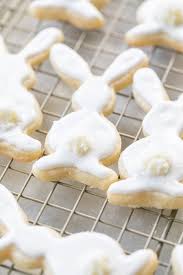 It hardens quickly and creates a shiny, smooth consistency that is perfect for those i prefer to make royal icing without egg whites because it is more consistent and for safety reasons. The Best Royal Icing Recipe Sugar And Charm