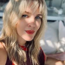 Kelly Bracher's Instagram, Twitter & Facebook