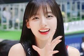 A high school girl who worked part-time at a meat restaurant became a model 