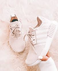 𝚙𝚒𝚗𝚝𝚎𝚛𝚎𝚜𝚝 𝚔𝚊𝚝𝚑𝚛𝚢𝚗𝚗𝚍𝚊𝚟𝚒𝚜 In 2020 Outfit Shoes Sneakers Fashion Aesthetic Shoes
