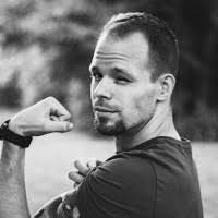 100+ perfiles de «Tombor»