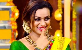 Lakshmi U Menon Malayalam Tv Anchor And Stage Host Of Tamaar Padaar Fame Tv Anchors Television Anchor Saree Hairstyles