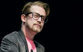 He rose to prominence as a child actor and is known for playing kevin mccallis. Macaulay Culkin Net Worth Alter Vermogen