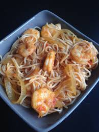 Nouilles Chinoises Aux Crevettes A La Sauce Piquante En 2020 Nouilles Chinoises Crevettes Nouilles Chinoises Sauce Piquante
