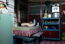 Sebagai informasi, rumah unik ini bernama rumah perbatasan patok 3. Unik Rumah Dua Negara Bahagian Dapur Di Malaysia Ruang Tamu Di Indonesia Buzzkini