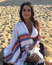 Ua maracaibo'de futbola başlayan oyuncu 11 maçta gol atamamıştır. Alysha Del Valle Latina Women Women Fashion