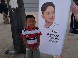 Nah, untuk bagian atas cukup dirapikan saja agar terlihat lebih sleek. Potong Rambut Ala Gibran Lagi Ngetren Di Solo Joss Co Id