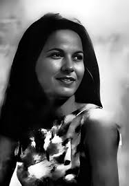 Década de 70 na Fortaleza Antiga e "carrões" são vistos estacionados em  alguma rua, nas proximidades da Praia de Iracema, ressaltando que esse moço  que aparece na fotografia é o cantor Ednardo.