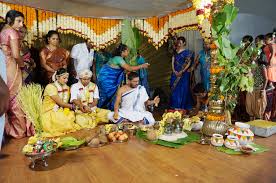Die hochzeit in indien ist eine sehr alte und wichtige tradition, die eine frau und einen mann für immer aneinander bindet. Indische Hochzeit Feiern In Indien Kleidung Rituale Ablauf