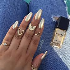 31 Snazzy New Year S Eve Nail Designs Stayglam Gold Acrylic Nails Metallic Nails Gold Nails
