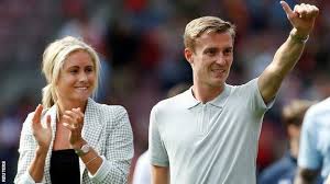 Bolton defender stephen darby retires from football, aged 29, after being diagnosed with motor neurone disease. Bradford City V Liverpool Play In Front Of 24 343 In Aid Of Stephen Darby Foundation Bbc Sport