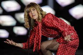 Gagnants 2021 pomme a décroché la victoire de l'artiste féminine de l'année et benjamin biolay celle de l'artiste masculin de l'année. Affligeant Insupportable La Presentatrice Des Victoires De La Musique Lourdement Critiquee Par Les Internautes Soirmag