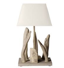 Pour une cage d'escalier originale, remplacez votre rampe par une branche en bois. Lampe Bois Flotte Lampe Design