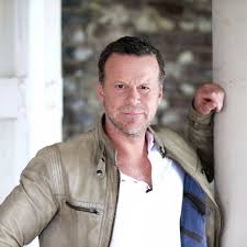 Auf wunderweib.de finden frauen alles, was das leben wunderbar weiblich macht. Offiziell Jenke Von Wilmsdorff Ist Jetzt Bei Prosieben Zu Hause Fernsehserien De