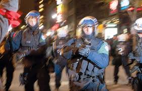 Ramenons des banderoles, des parapluies, des boucliers. Reglement Antimasques Le Fascisme Au Bout De La Matraque Le Devoir