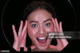 1,005 Lisa Luke Photos & High Res Pictures