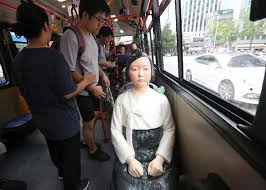 「バス 慰安婦像」の画像検索結果