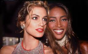 the 1990s dark lip liner trend is coming back big even if you don t want it to in 2020 supermodels cindy crawford naomi campbell