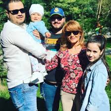 See emilia ghinescu pictures, photo shoots, and listen online to the latest music. Emilia Ghinescu Familie Avantaje Ro De 20 De Ani Pretuieste Femei Ca Tine