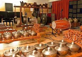 Talempong merupakan alat musik tradisional jenis pukul khas dari suku minangkabau. 15 Alat Musik Jawa Timur Dilengkapi Gambar Dan Penjelasan Lengkap